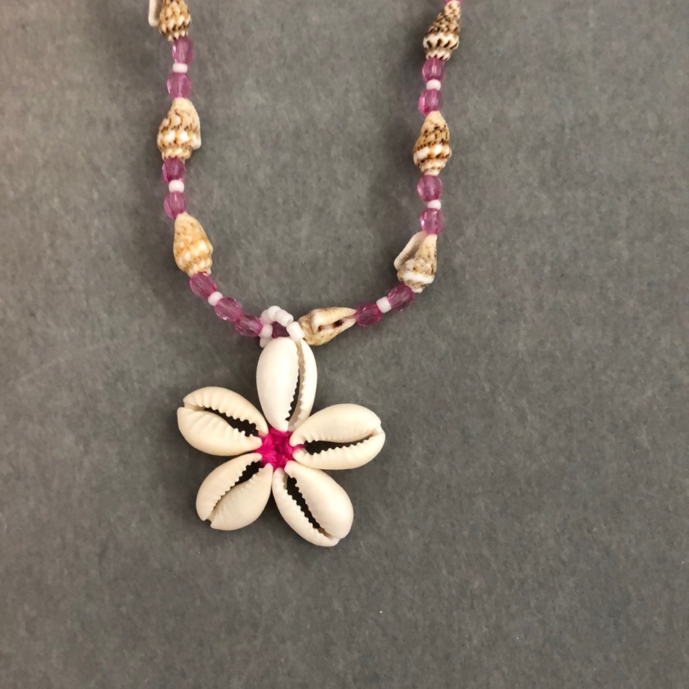 Flower shell necklace
